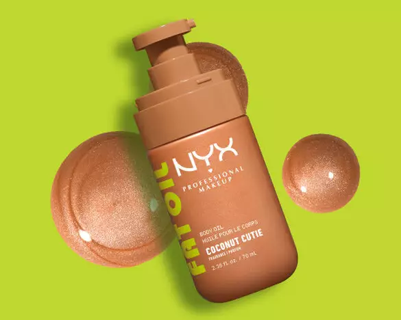 NYX Professional Makeup Fat Oil Body Oil in Coconut Cutie met een getextureerde olie achter het productshot.