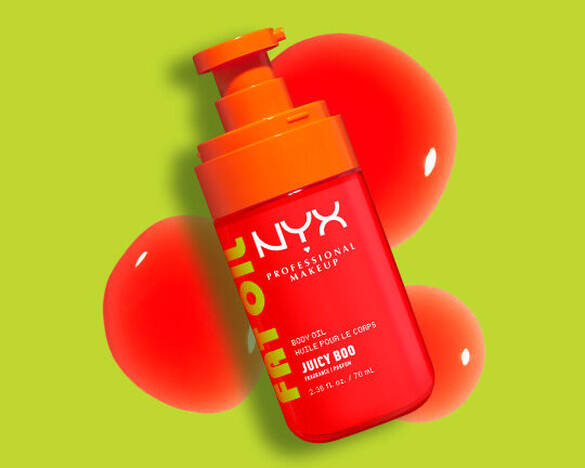 NYX Professional Makeup Fat Oil Body Oil in Juicy Boo met een getextureerde olie achter het productshot.