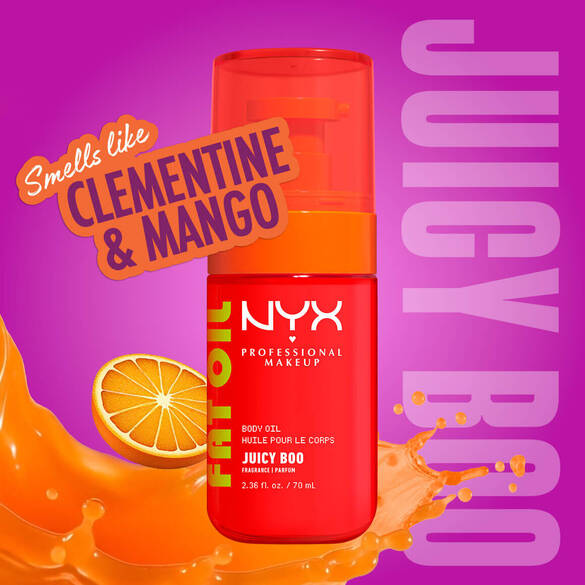 NYX Professional Makeup Fat Oil Body Oil in de geur Juicy Boo, feloranje flacon, met een schijfje clementine en een mango-splash. Op het label staat dat het naar clementine en mango ruikt, tegen een paarse achtergrond.