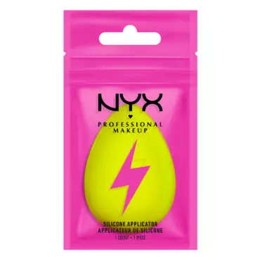 Pochette rose contenant un applicateur en silicone NYX, en forme d\'oeuf avec un eclair stylise.